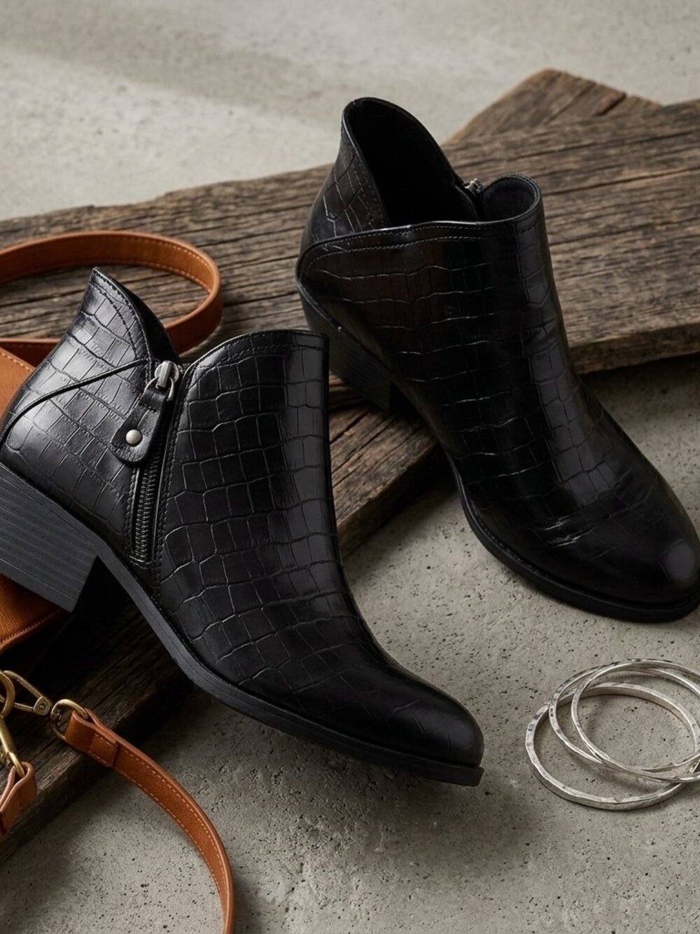 SO Kohl’s Black Croc-Embossed Ankle Boots Block Heel Size 10